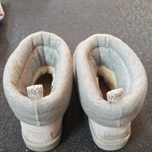 UGG Light Gray Knit Boots - Picture 15 of 15